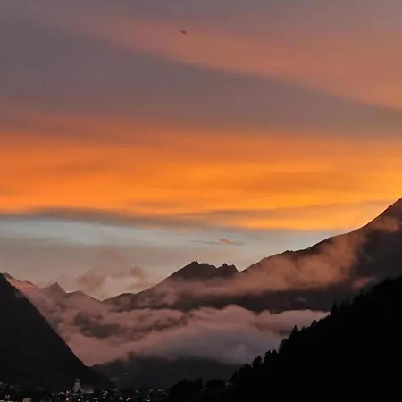 Scenic In Location * ノイシュティフト・イム・シュトゥーバイタール